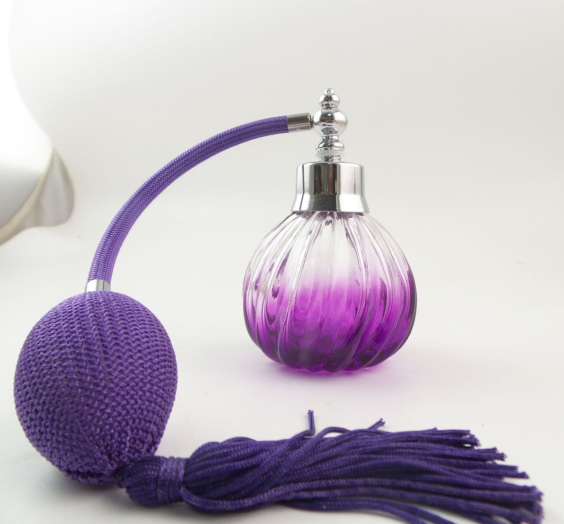 ガラス香水ポンプ噴霧器ボトル,スタイリッシュ,詰め替え可能, - Vintage Collectible Perfume Bottles のレビューと価格